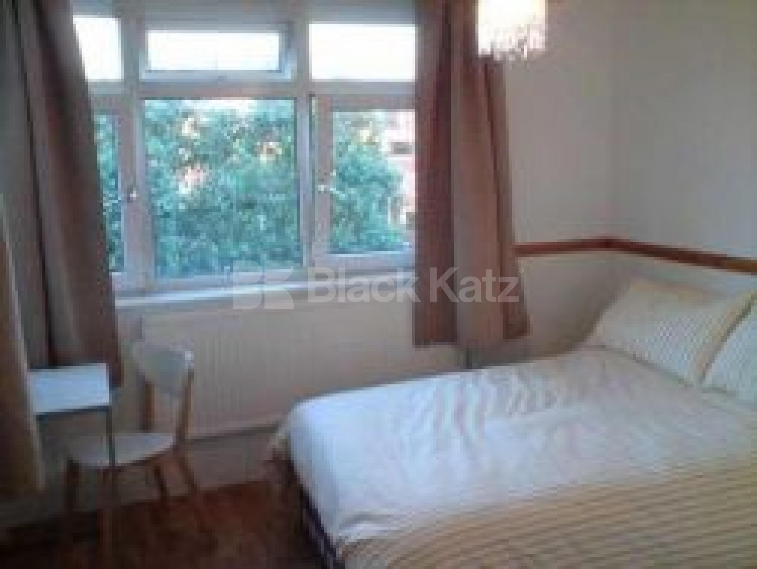 			LET!, 1 Bedroom, 1 bath, 1 reception Flat			 Edgecot Grove, SEVEN SISTERS N15